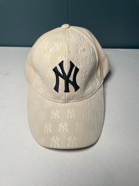 Cream New York Baseball Cap with New York Pattern